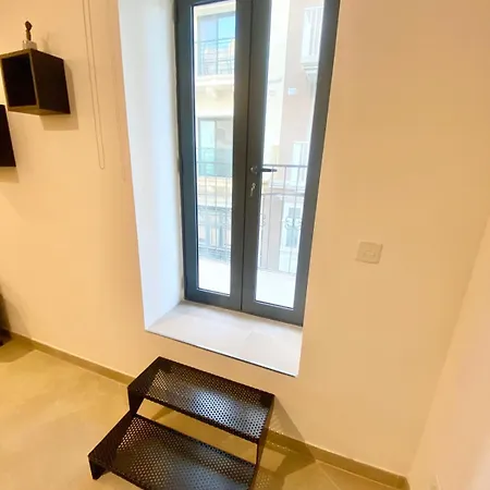 Cosy Modern In Il-gzira Gzira