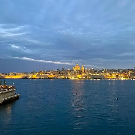 Cosy Modern In Il-gzira *